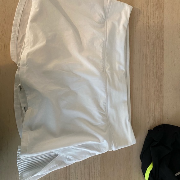 - Lululemon Play Off the Pleats Skirt - Picture 4 of 16